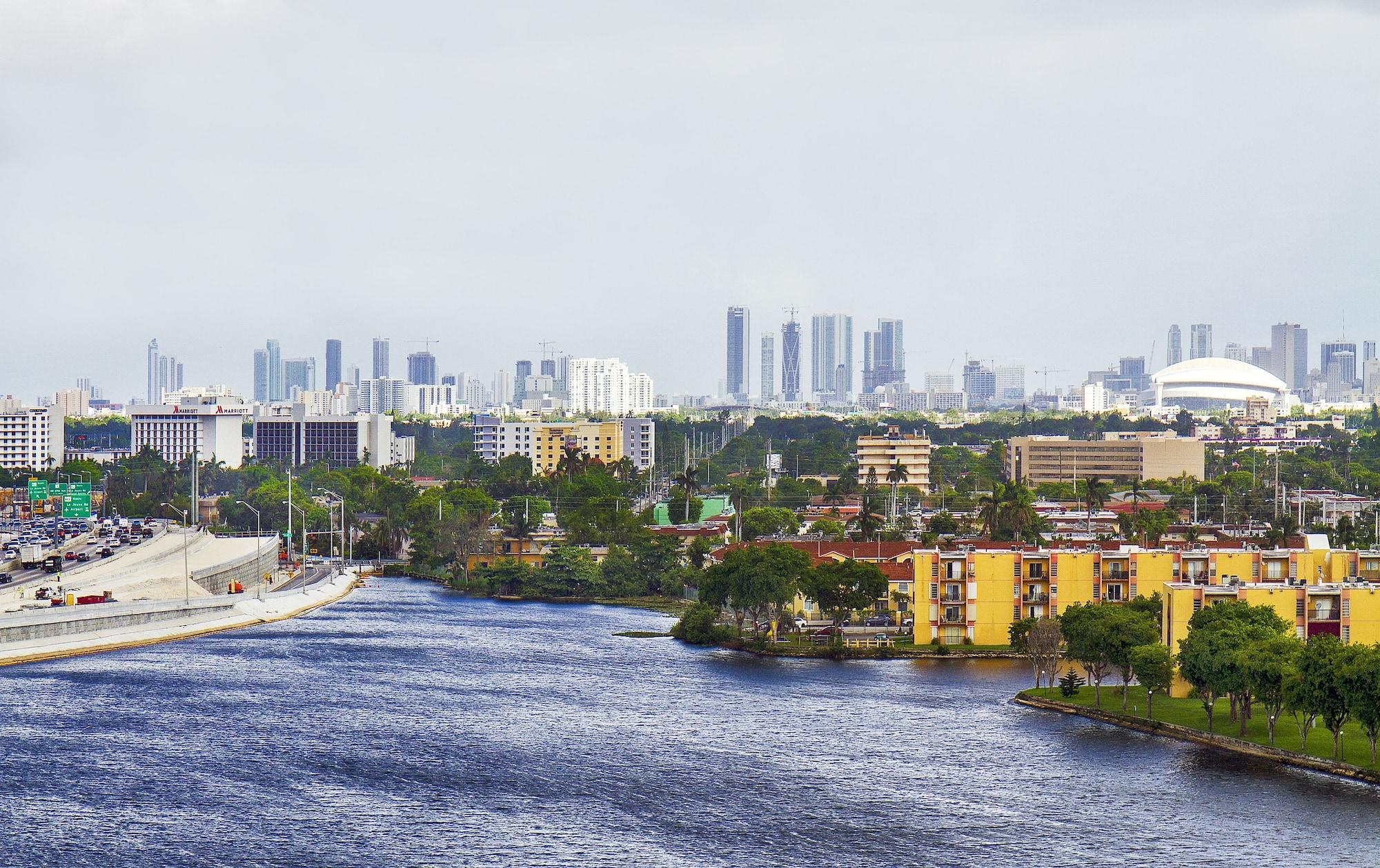 Hilton Miami Airport Blue Lagoon Екстер'єр фото