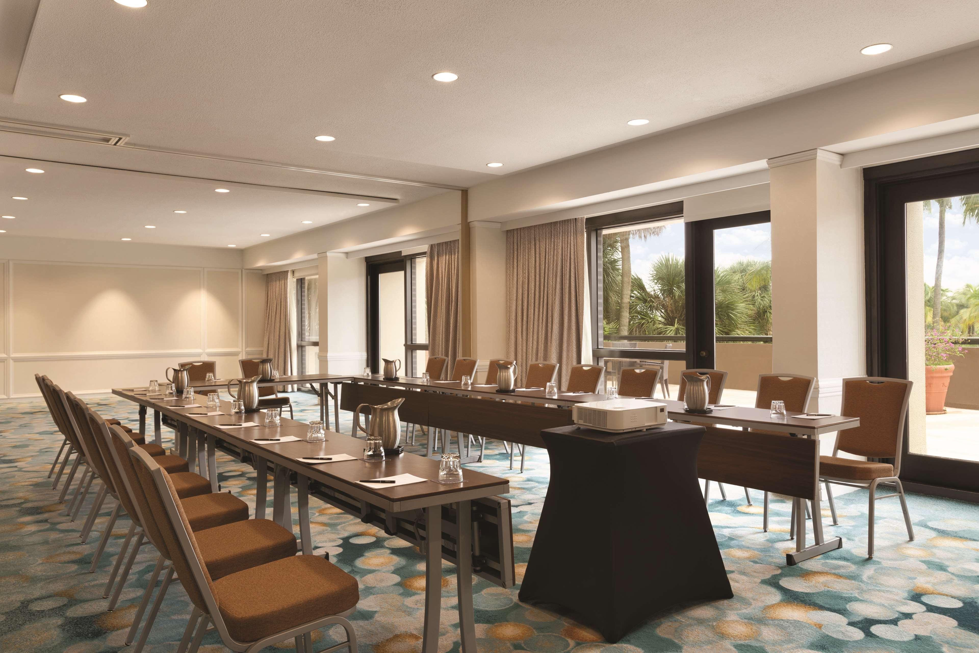 Hilton Miami Airport Blue Lagoon Екстер'єр фото