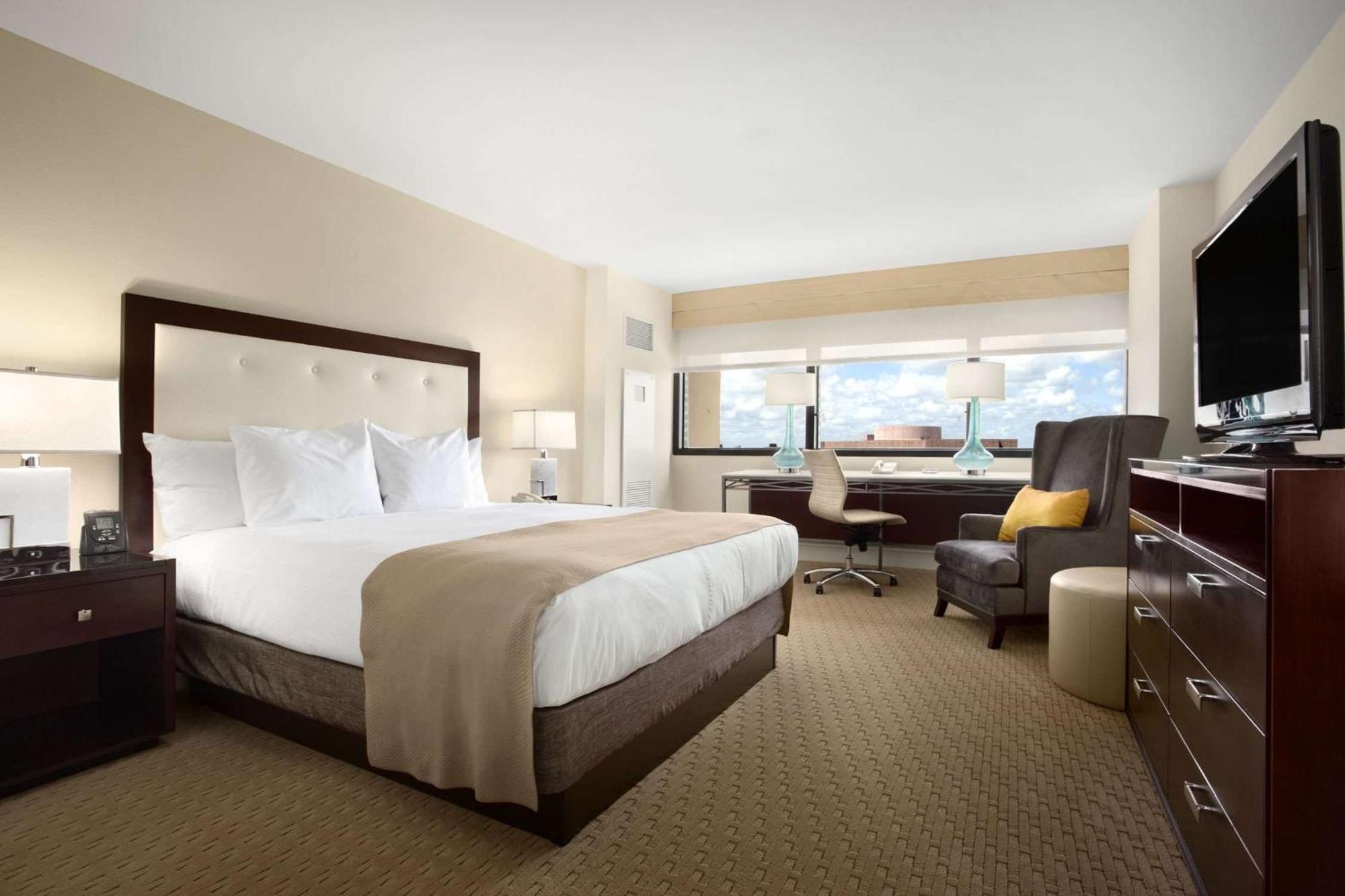 Hilton Miami Airport Blue Lagoon Екстер'єр фото