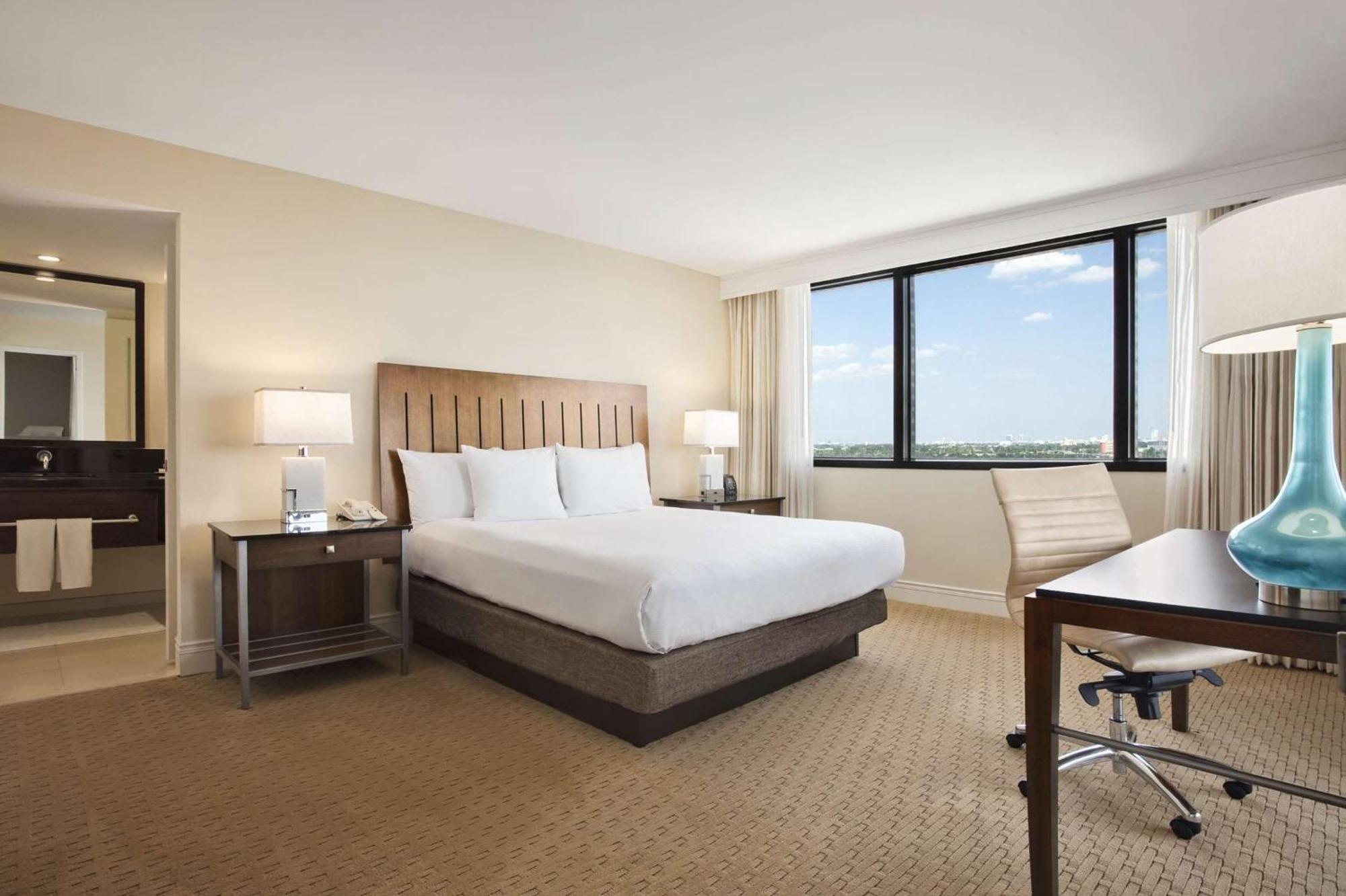 Hilton Miami Airport Blue Lagoon Екстер'єр фото